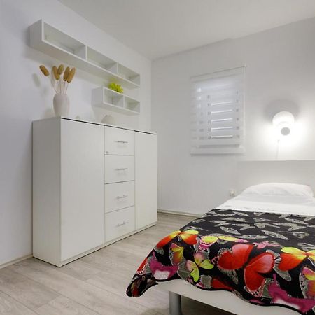 Apartman Laura Krk Town Buitenkant foto