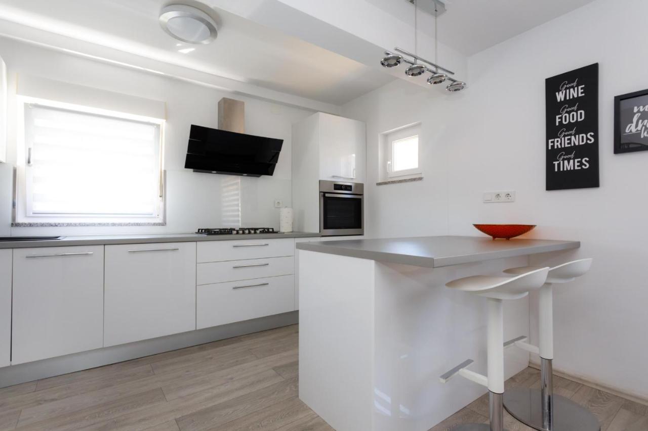 Apartman Laura Krk Town Buitenkant foto