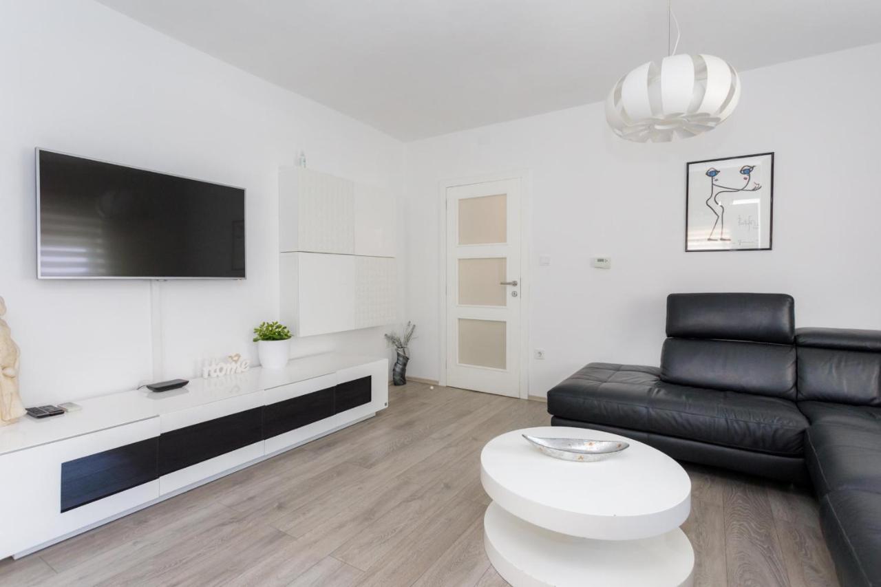 Apartman Laura Krk Town Buitenkant foto