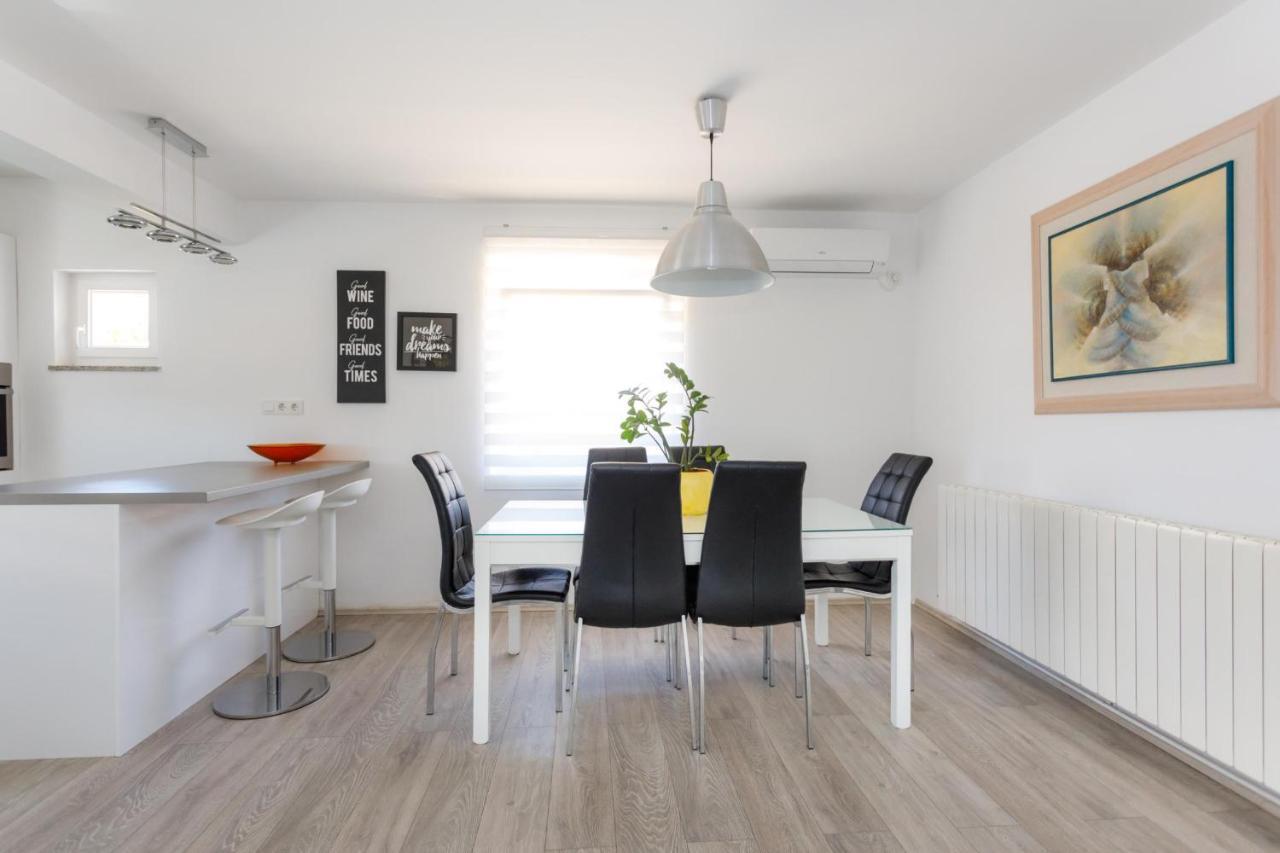 Apartman Laura Krk Town Buitenkant foto