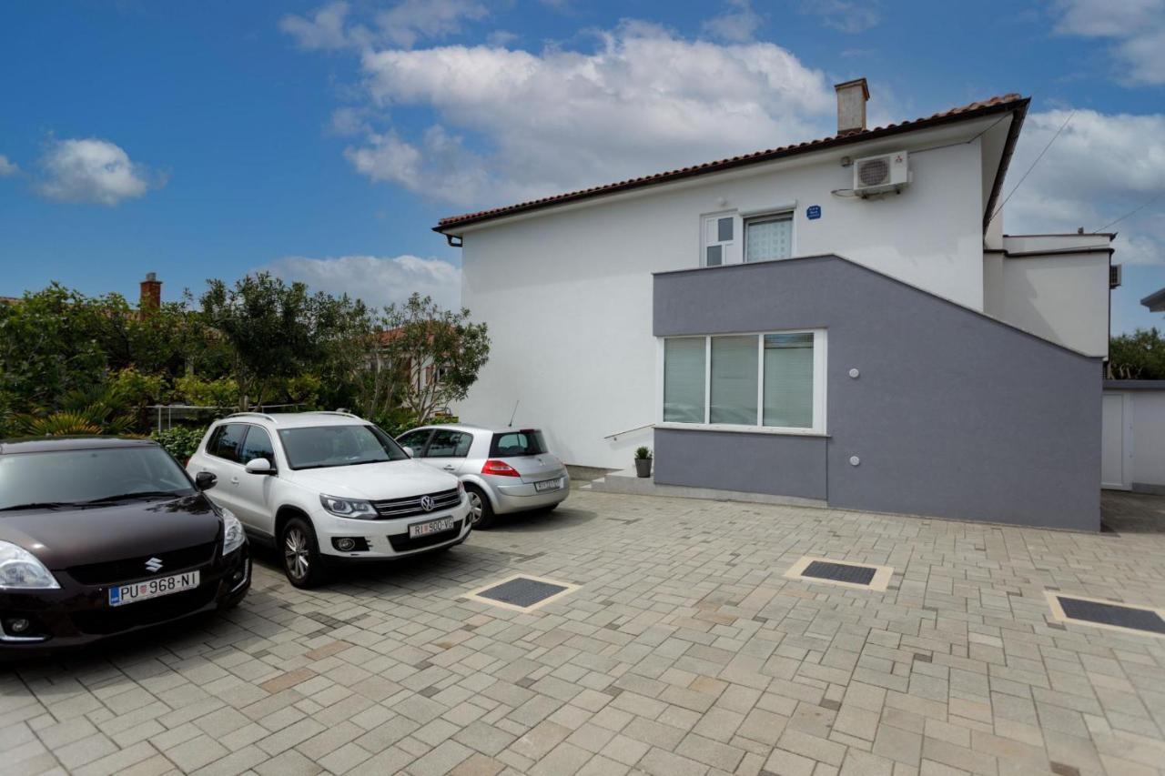 Apartman Laura Krk Town Buitenkant foto