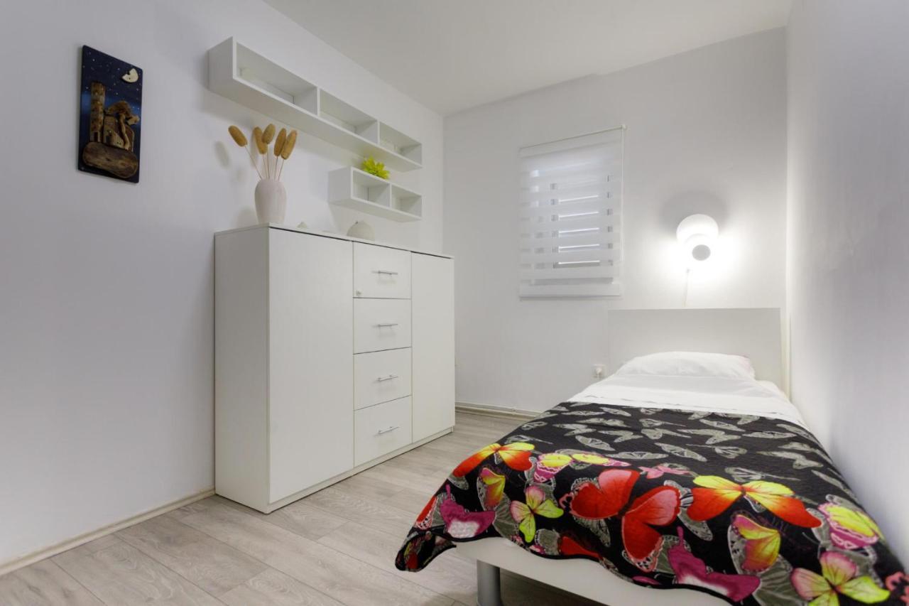 Apartman Laura Krk Town Buitenkant foto