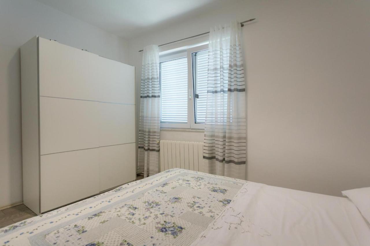 Apartman Laura Krk Town Buitenkant foto