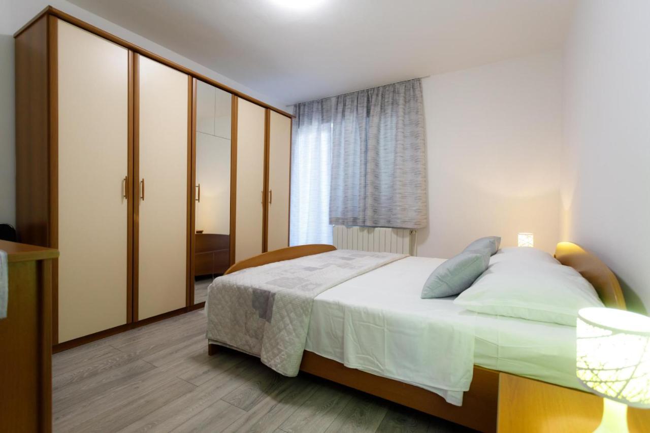 Apartman Laura Krk Town Buitenkant foto