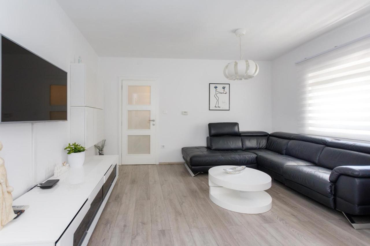 Apartman Laura Krk Town Buitenkant foto