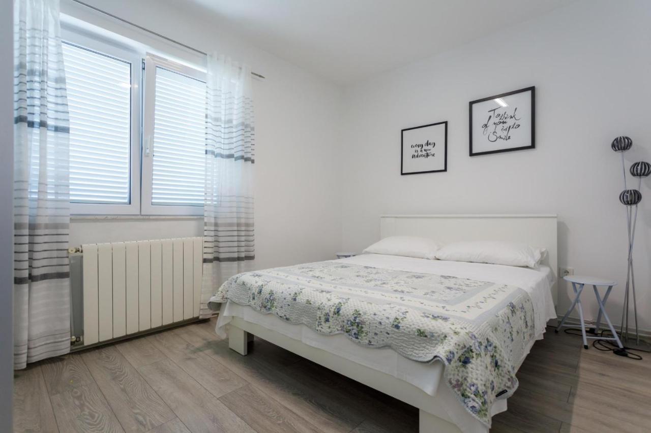 Apartman Laura Krk Town Buitenkant foto