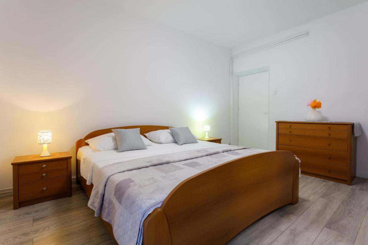 Apartman Laura Krk Town Buitenkant foto