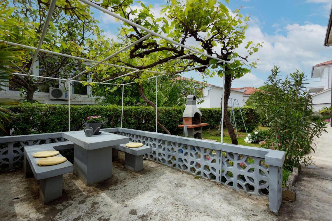 Apartman Laura Krk Town Buitenkant foto